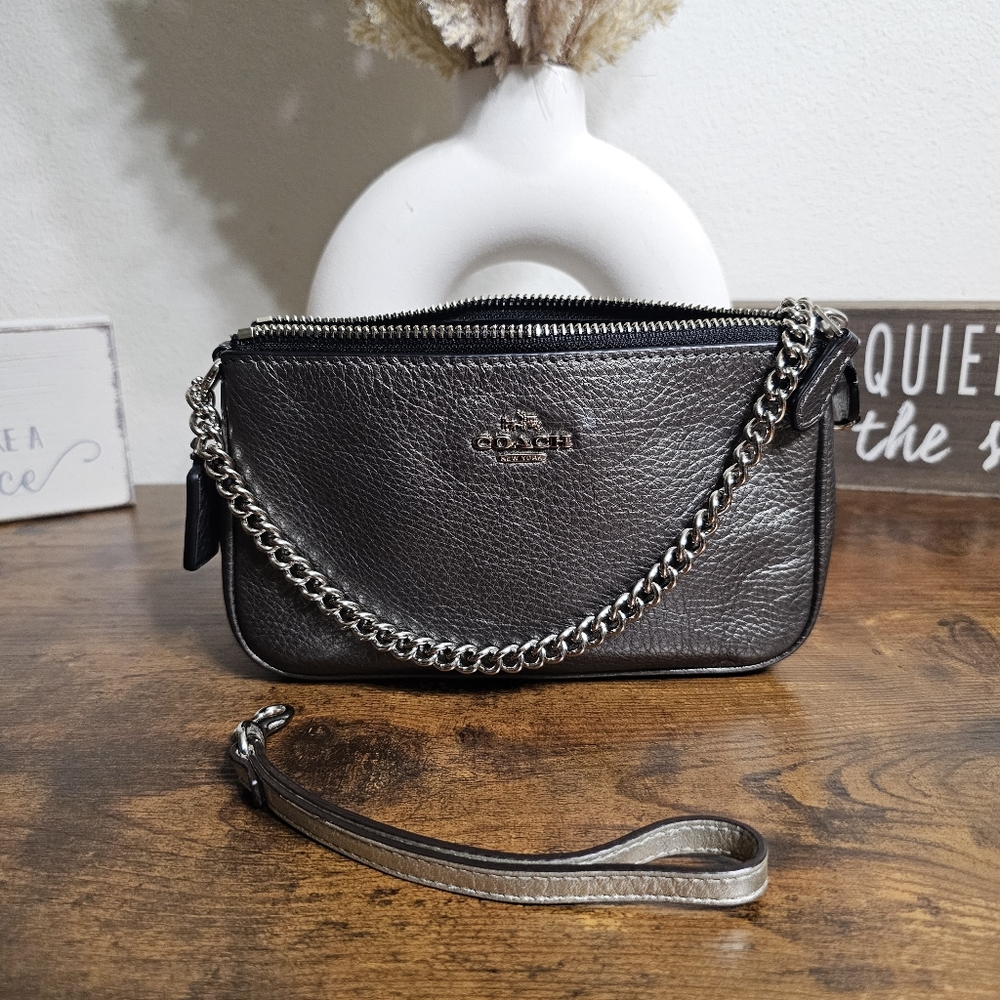 COACH LARGE WRISTLET 19 IN METALLIC PEBBLE LEATHER